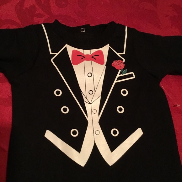 🔴⚫️⚪️ 🆕 NEWBORN BABY BOY ONESIE ⚪️⚫️🔴 - Picture 3 of 6